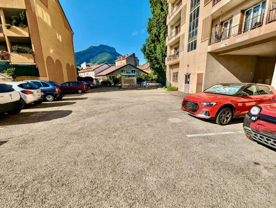 Magnifique T2 Refait A Neuf - Calme & Tout Equipe Avec Parking Grenoble Exterior photo